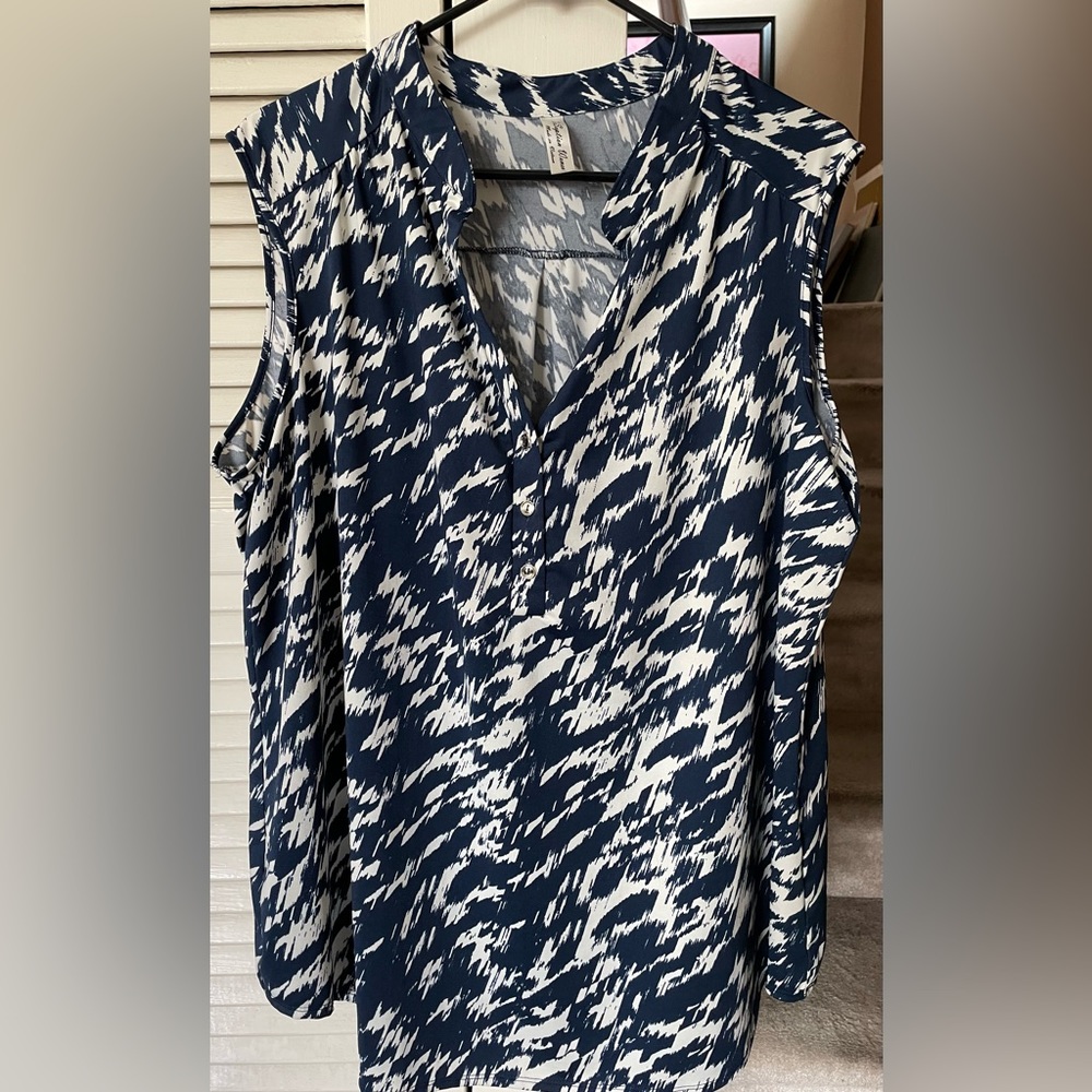 Sleeveless satin feel blouse.